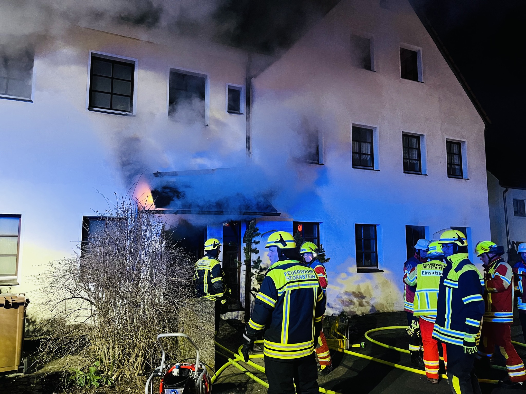28.03.2023 – 22.13 Uhr – B4 im Gebäude ausgedehnt – Neustadt/WN