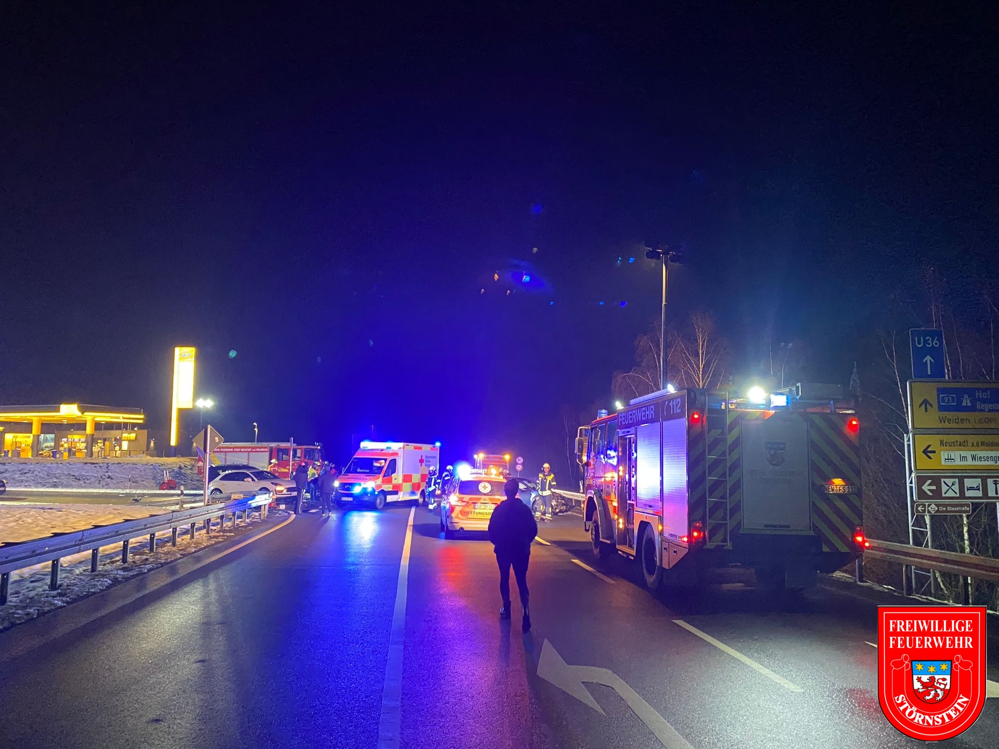 09.12.2023 – 18.03 Uhr – THL 1 Verkehrsunfall mit PKW- B 15 Neustadt